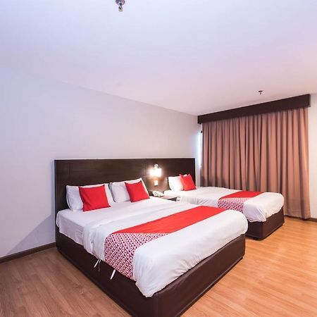Oyo 89421 Pp Island Hotel George Town Exteriör bild