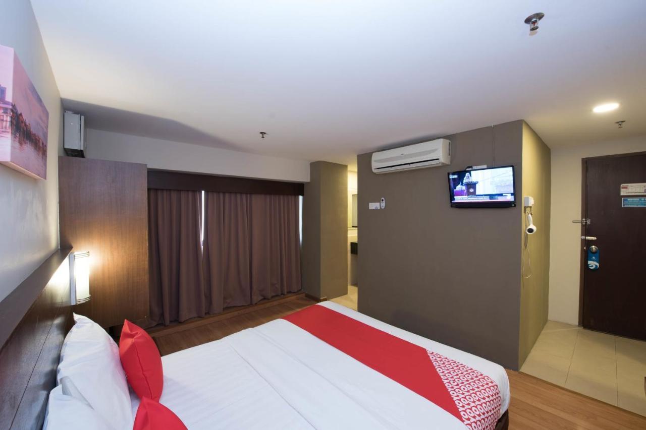 Oyo 89421 Pp Island Hotel George Town Exteriör bild