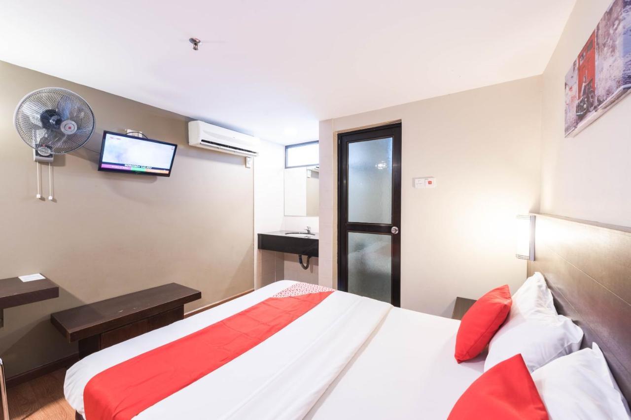 Oyo 89421 Pp Island Hotel George Town Exteriör bild