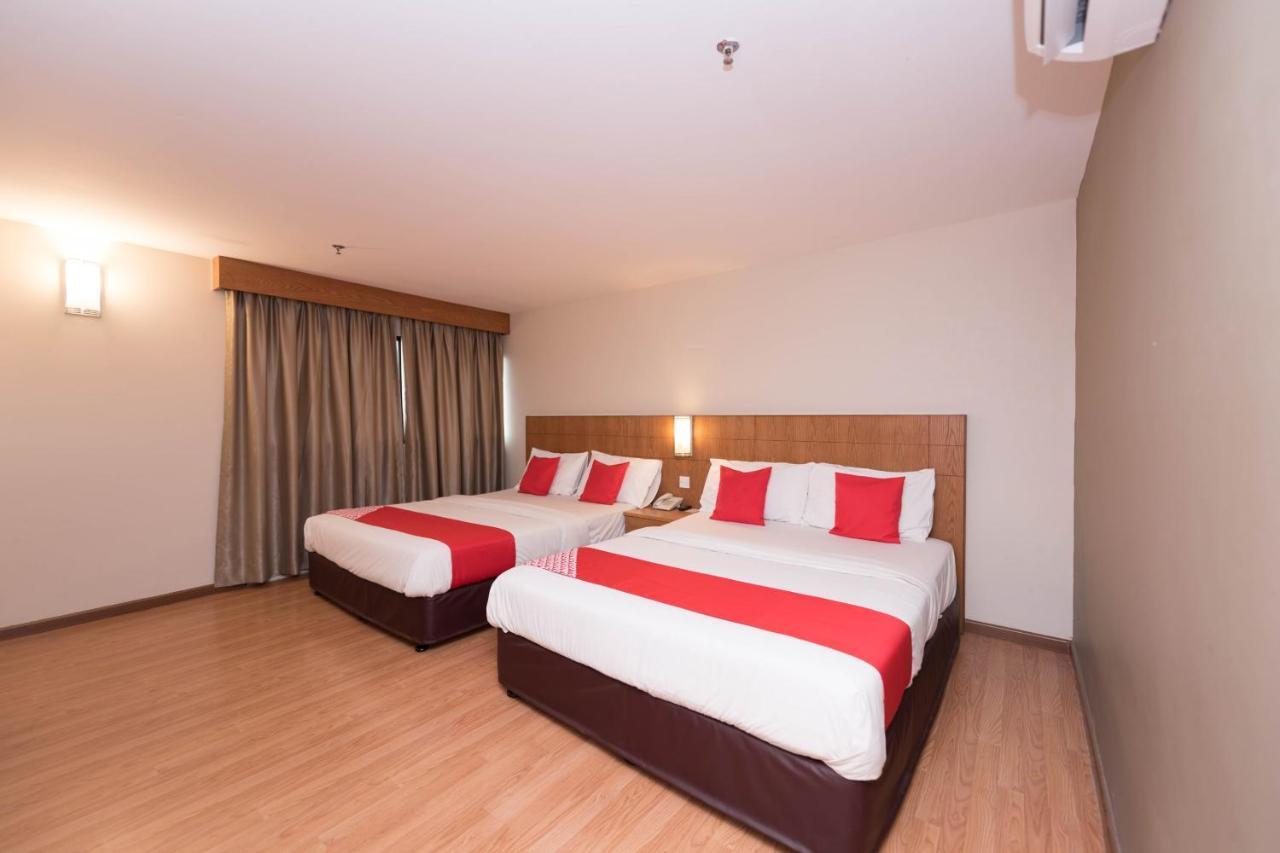 Oyo 89421 Pp Island Hotel George Town Exteriör bild