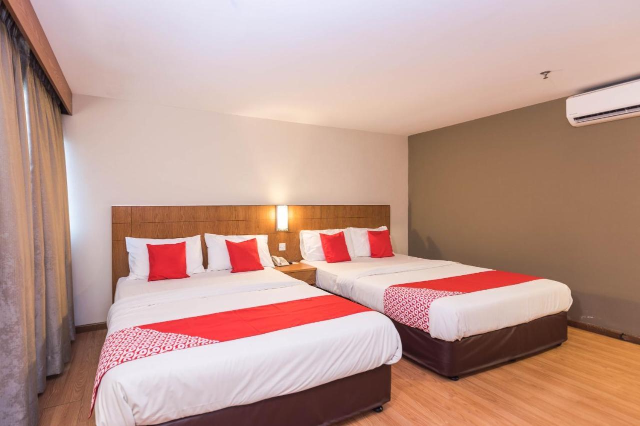 Oyo 89421 Pp Island Hotel George Town Exteriör bild