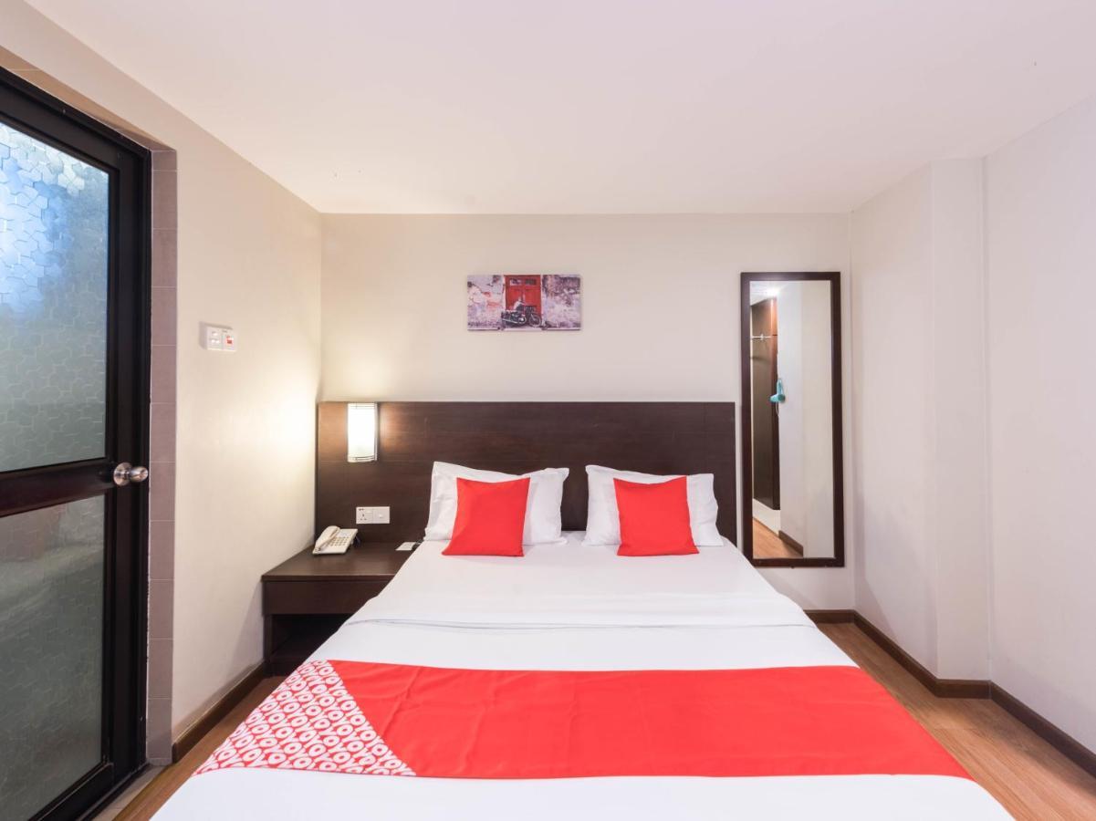 Oyo 89421 Pp Island Hotel George Town Exteriör bild