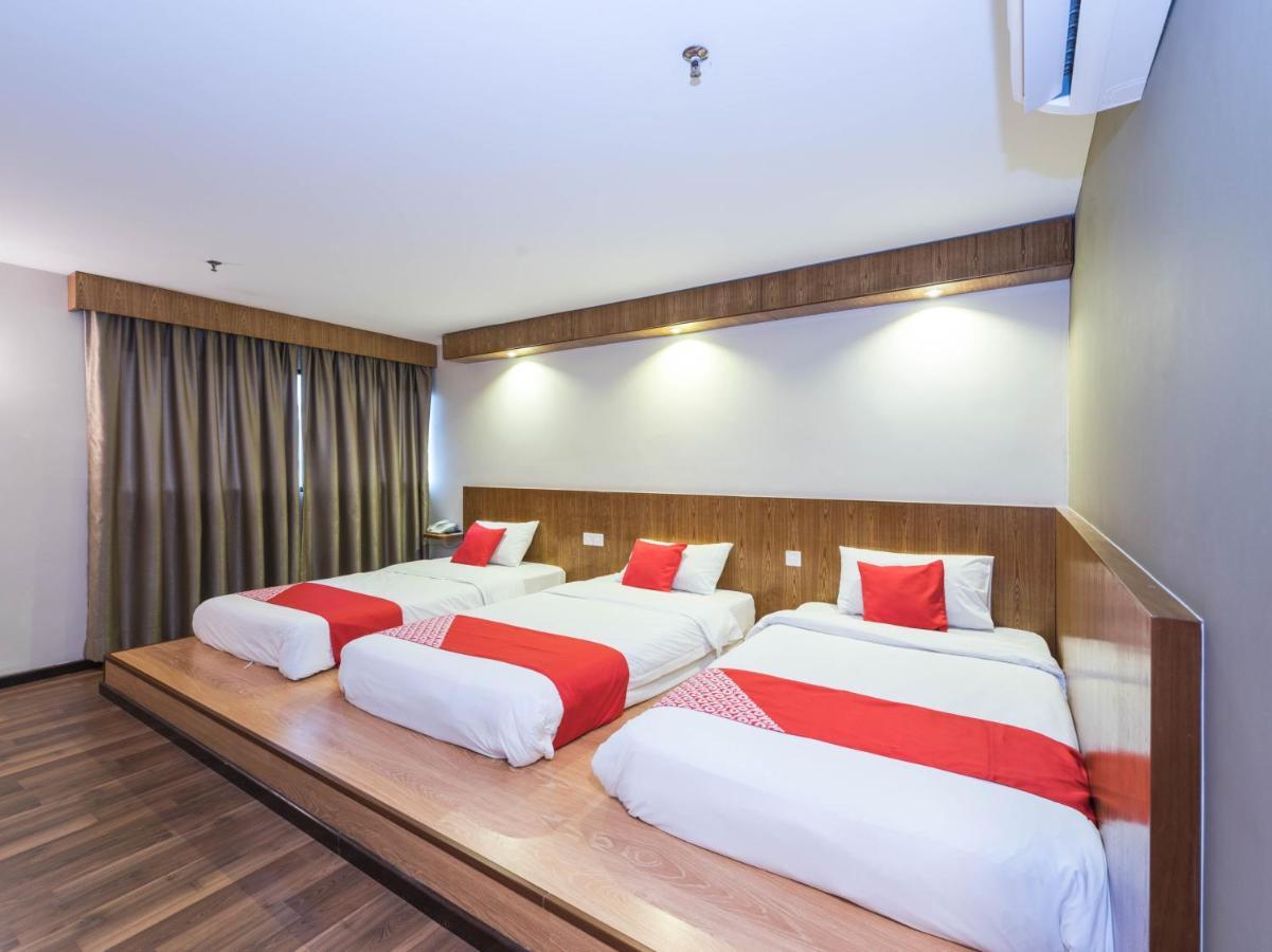 Oyo 89421 Pp Island Hotel George Town Exteriör bild