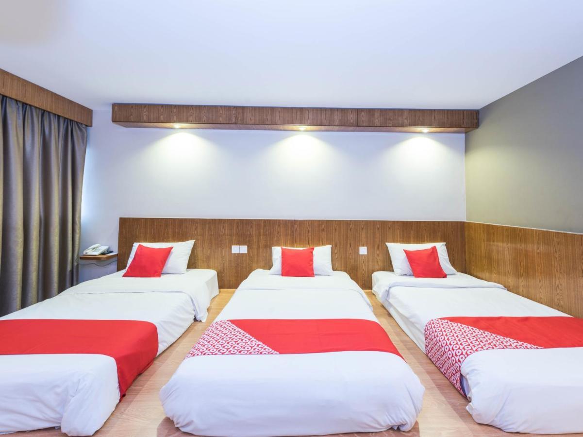 Oyo 89421 Pp Island Hotel George Town Exteriör bild