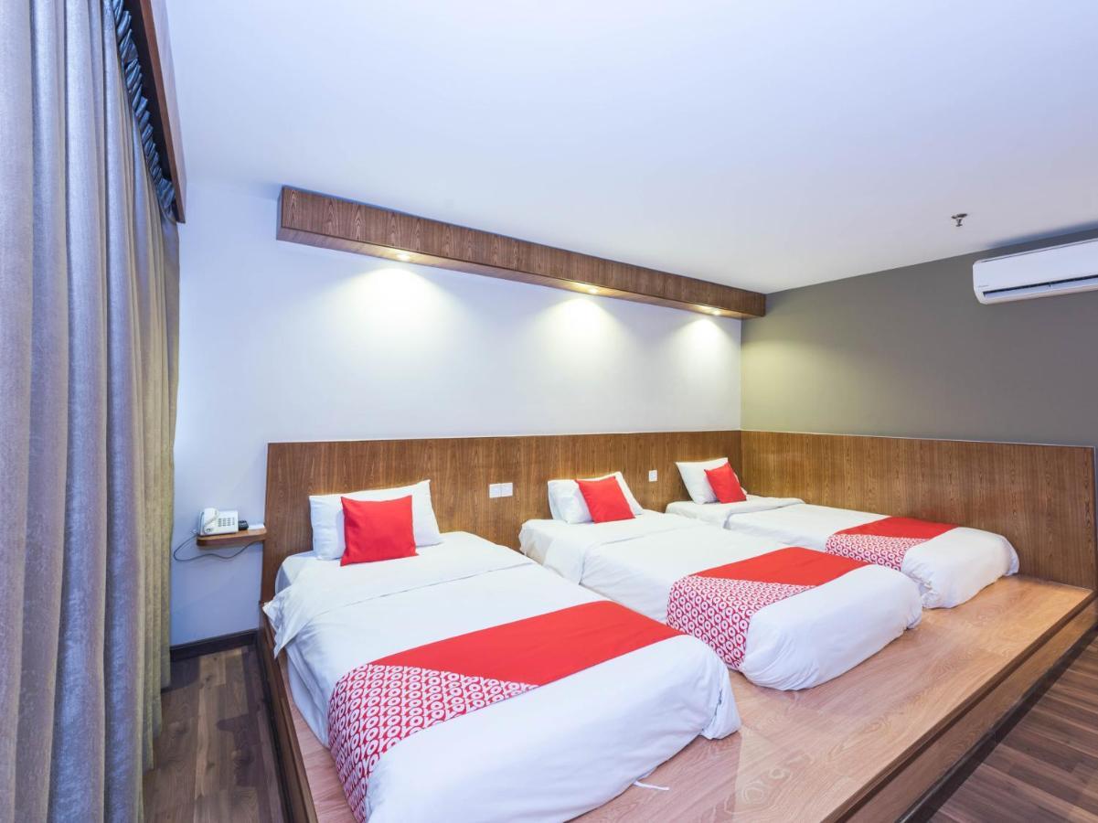 Oyo 89421 Pp Island Hotel George Town Exteriör bild